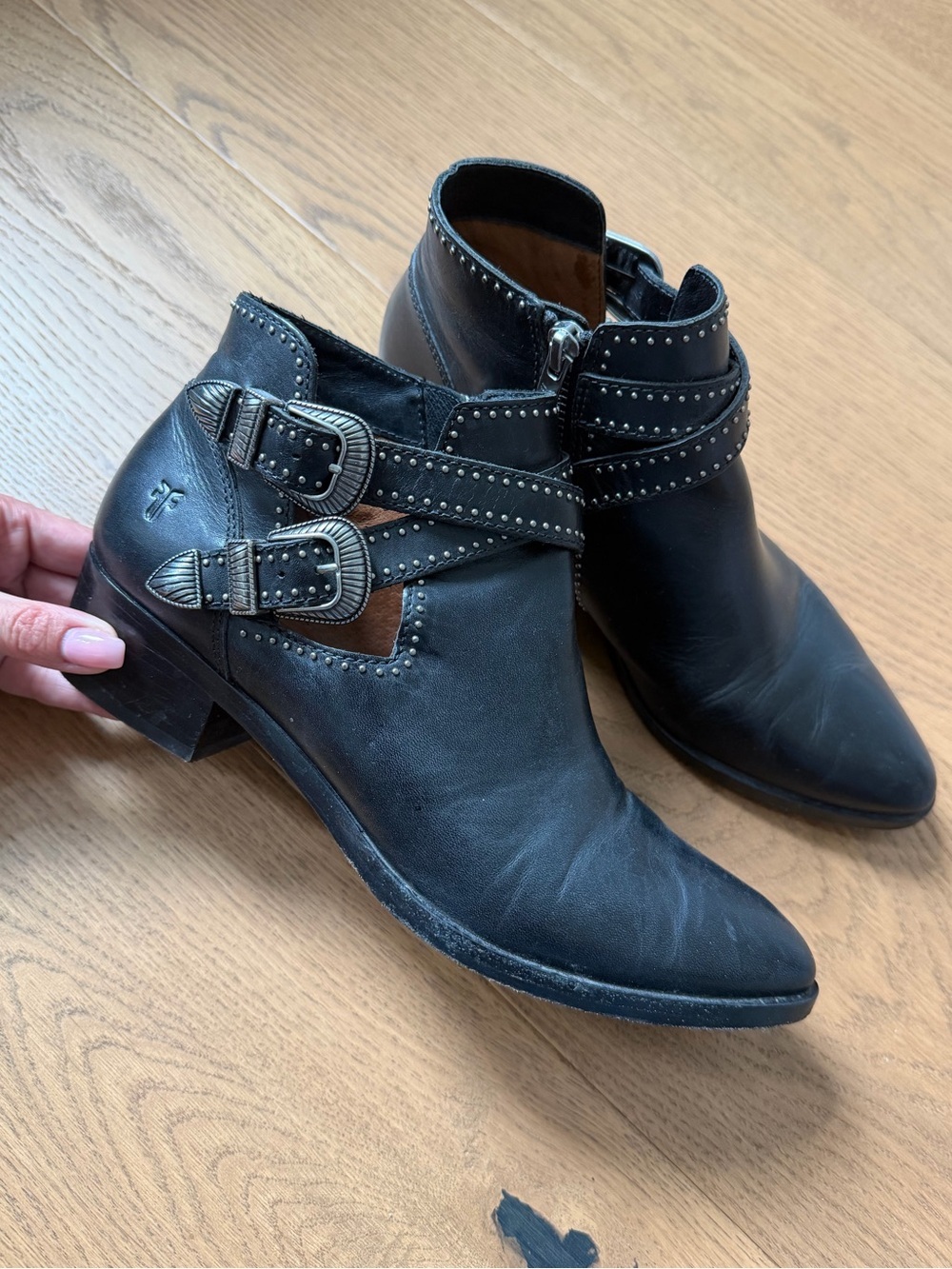 Frye Raye Deco Western Shootie - Size 8 - GUC+ - Black Leather & Silver Studs